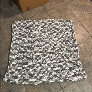 Chunky Knit Gray and White Blanket